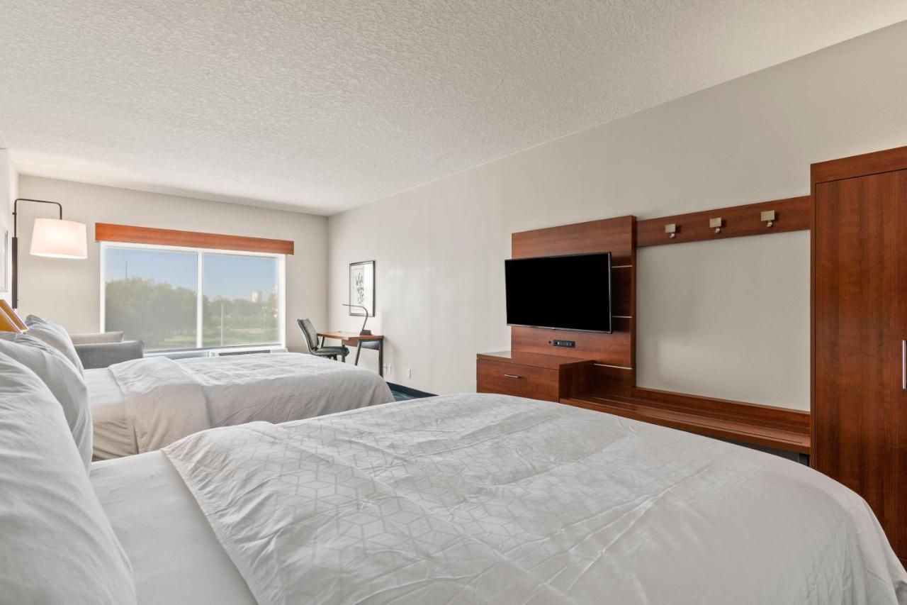 Holiday Inn Express & Suites Orlando- Lake Buena Vista, An Ihg Hotel Room photo